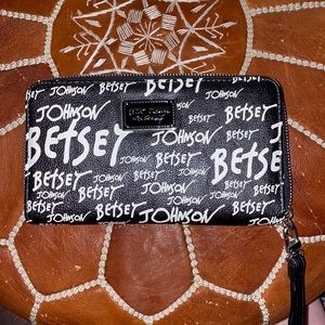 EUC Betsey Johnson Wristlet